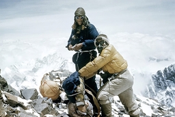 70 năm sau kể từ ngày Edmund Hillary và Tenzing Norgay chinh phục đỉnh Everest