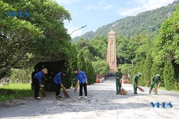 Tháng Bảy - Trên Nghĩa trang liệt sĩ quốc tế Đồng Tâm
