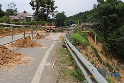 Xử lý điểm sạt lở tại Km 53, Quốc lộ 217