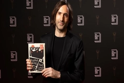 Nhà văn Paul Lynch đoạt giải Booker với cuốn tiểu thuyết “Prophet Song”