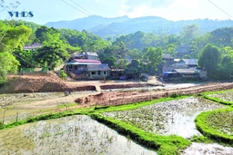 Gian nan đường vào bản Giá