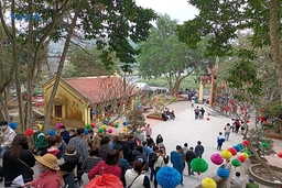 Đầu năm đi lễ chùa