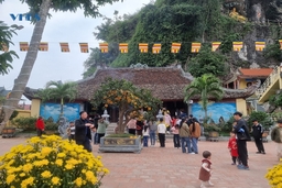Chùa Vồm thu hút đông du khách dịp đầu năm