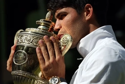 Alcaraz vô địch Wimbledon 2024 sau chiến thắng chóng vánh trước Djokovic