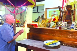 Làng Quan Yên bên sông Mã