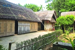 Về thăm quê Bác làng Sen 