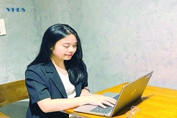 Sinh viên học tập với AI