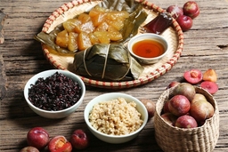 Ăn bánh tro, nhấm cơm rượu