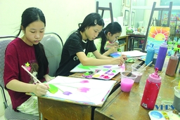 Rộn ràng các lớp học năng khiếu dịp hè