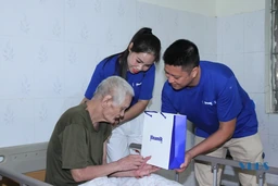 Nơi tình người xoa dịu nỗi đau chiến tranh