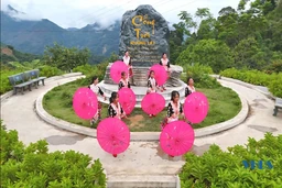 Đồng bào Mông và Tết Độc lập