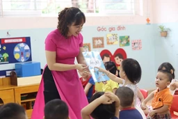 Cô giáo như mẹ hiền