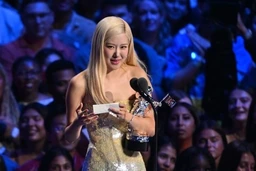 MTV VMA 2025: Lady Gaga đăng quang Nghệ sỹ của năm, Rose làm nên lịch sử