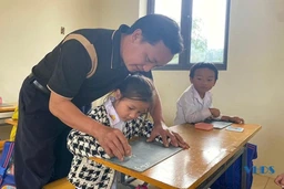 Sự học trên bản Mông