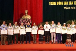Những “cánh chim đầu đàn” xây dựng bản làng