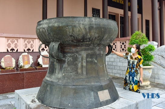 Độc đáo chiếc trống đồng được đúc thủ công ở Khu Văn hóa tưởng niệm Chủ tịch Hồ Chí Minh
