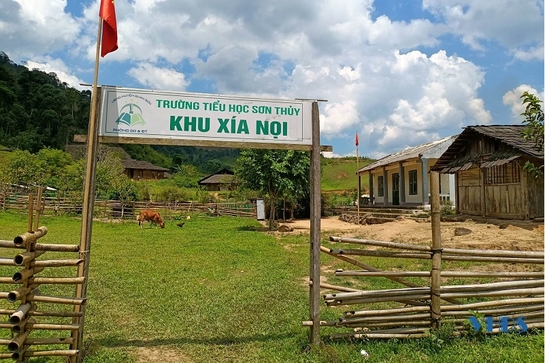 Nỗ lực xóa điểm trường lẻ bậc tiểu học tại huyện vùng cao Quan Sơn