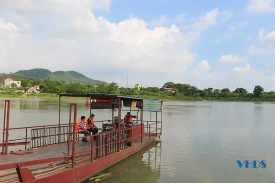 Bình yên trên những chuyến đò ngang