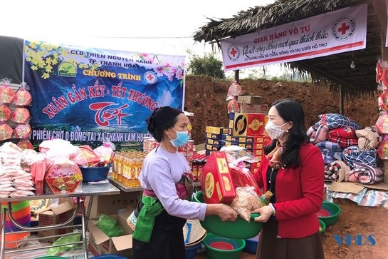 Ấm áp “Hội chợ Nhân đạo” tại xã Thành Lâm