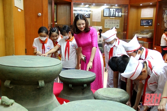 Học sinh hào hứng tham quan, trải nghiệm, học tập tại Bảo tàng tỉnh Thanh Hóa