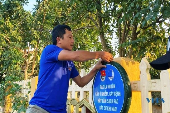 Mô hình “Lốp xe biển báo