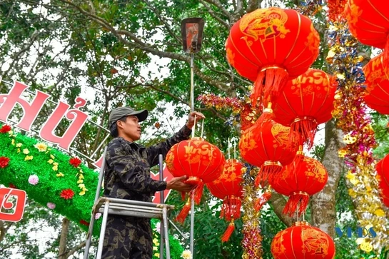 Phủ Na trang hoàng rực rỡ đón Tết cổ truyền