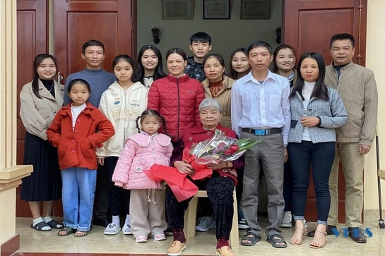 Mùa xuân trong mắt tuổi già