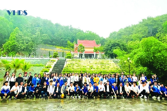 Về nơi ghi dấu chân Người