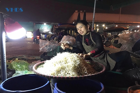 Vất vả mưu sinh đêm ở chợ đầu mối lớn nhất xứ Thanh