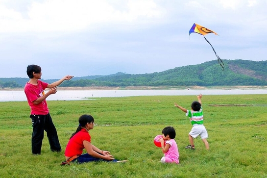 Đừng “đánh cắp” mùa hè của trẻ