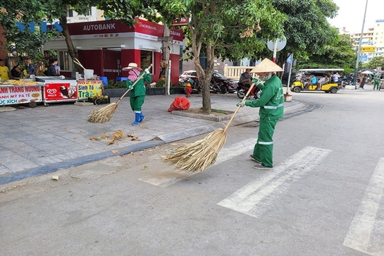 Nhọc nhằn tiếng “chổi tre”