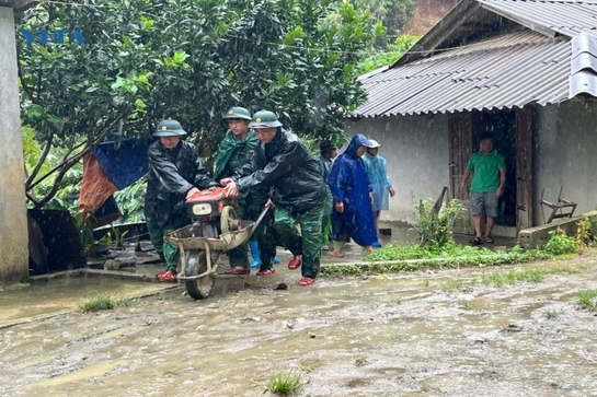 Nỗ lực giúp dân “chạy bão” 