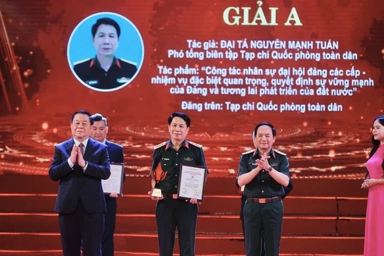 Trao giải cuộc thi viết “Bảo vệ nền tảng tư tưởng của Đảng trong tình hình mới”