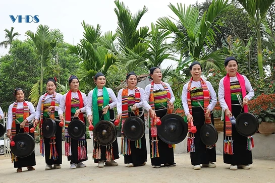 Để tiếng cồng chiêng ngân vang