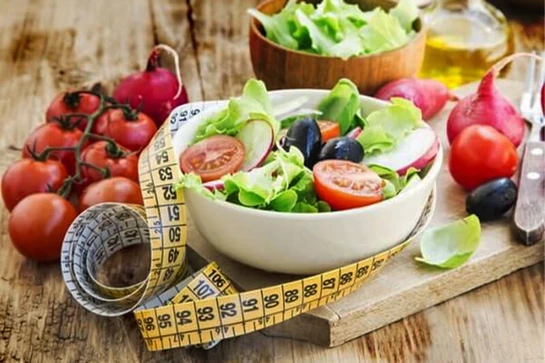 Khi thanh xuân đặt lên bàn cân hình thể:  Nỗi ám ảnh của người trẻ với các chế độ giảm cân