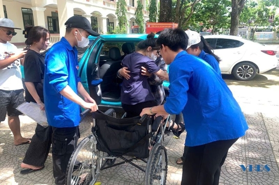 Ấn tượng đẹp từ màu áo xanh tình nguyện