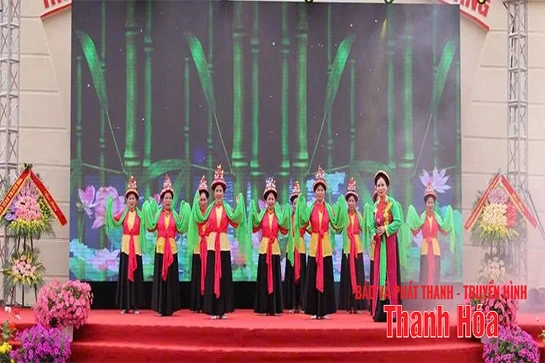 Nặng lòng với di sản của cha ông