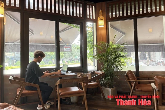 Làm việc  tại quán cà phê